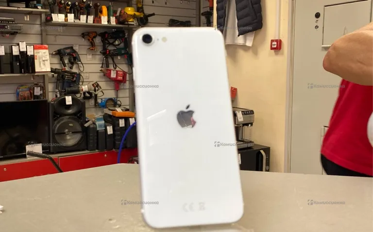 Apple iPhone SE 2020 64 ГБ