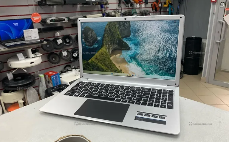 Ноутбук  Dexp Aquilon C15
