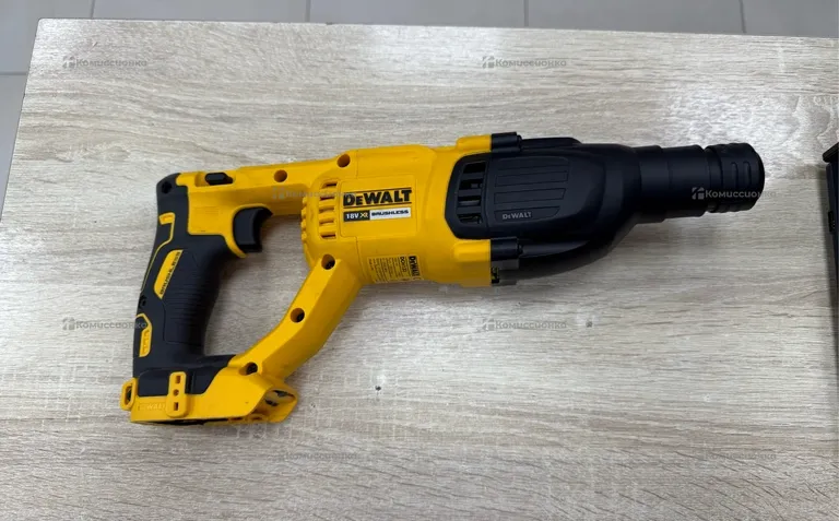 Бесщеточный перфоратор DEWALT DCH133N 18V