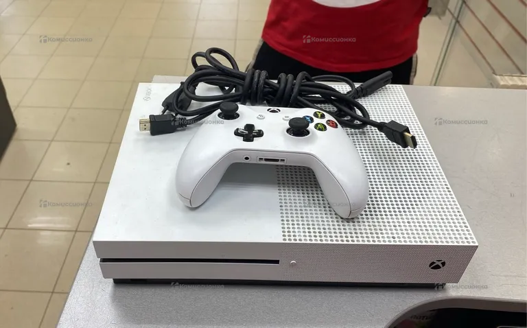 Приставка Xbox one s 1 tb
