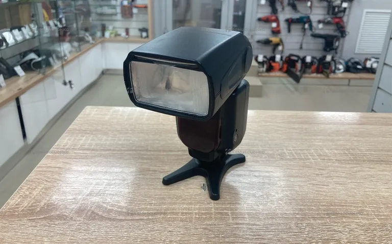 Вспышка Triopo Speedlight tr-950