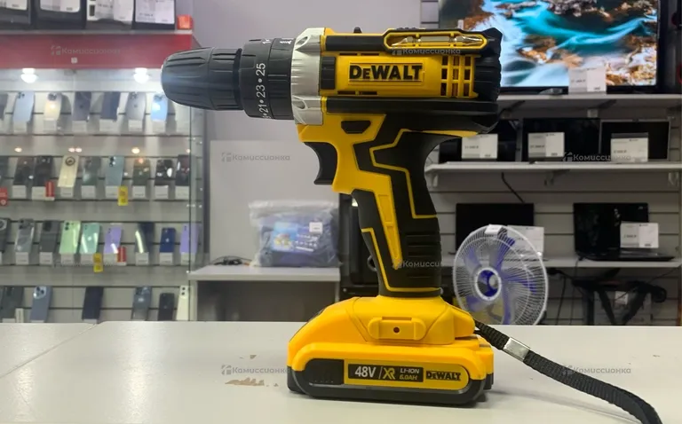 Шуруповерт DeWalt