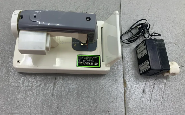 Швейная машина  mini sewing machine