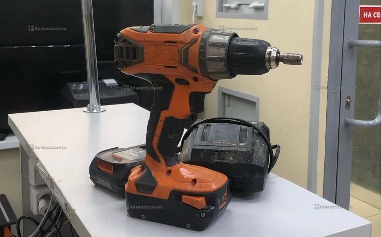 Аккумуляторная дрель-шуруповерт BS18SBL-202C