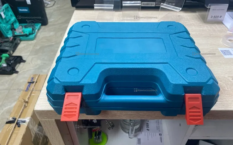 Дрель шуроповерт Makita.