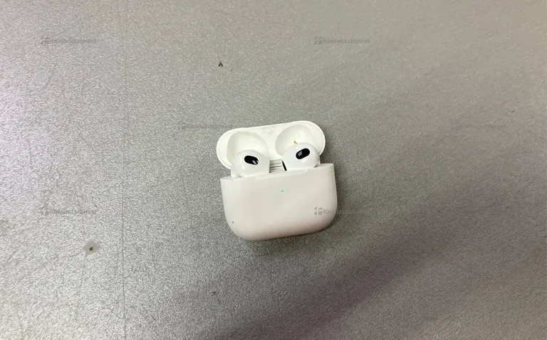 Apple AirPods 3 .
