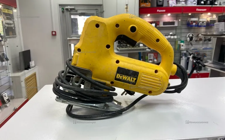 Электролобзик DeWalt DW341.