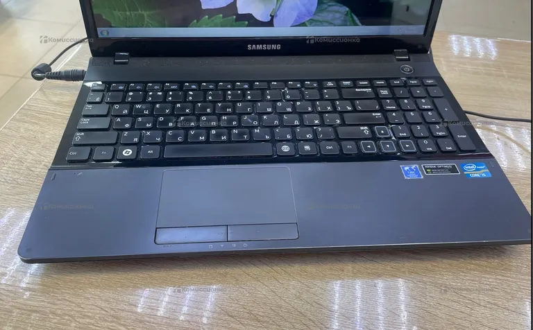 Ноутбук Samsung NP300E5X