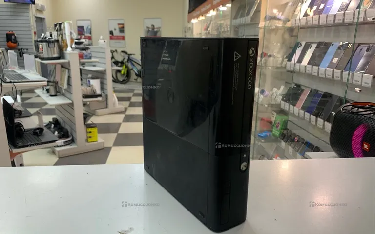 Приставка Xbox 360E