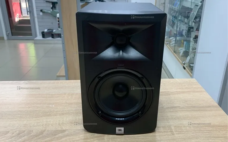 Колонка  JBL LSR 305