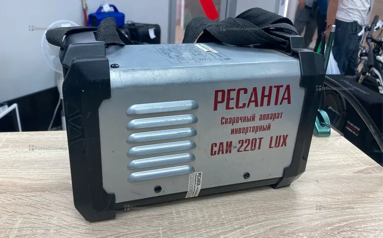 Сварочный инвертор Ресанта САИ-220Т Lux