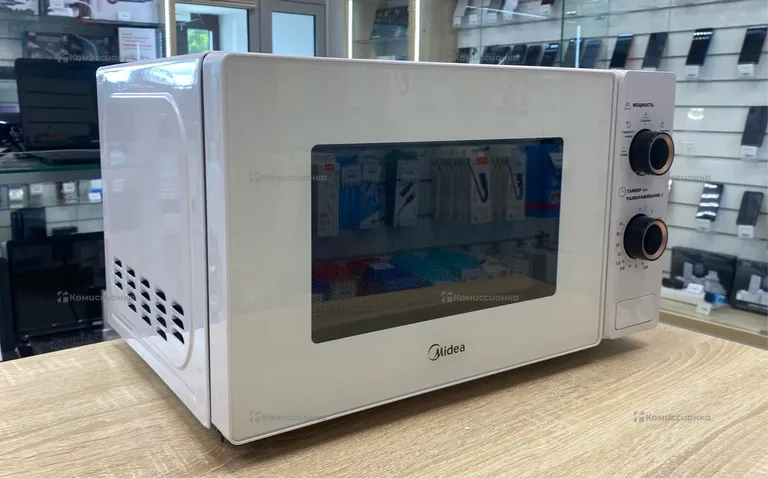 Микроволновая печь Midea MM720S220-W