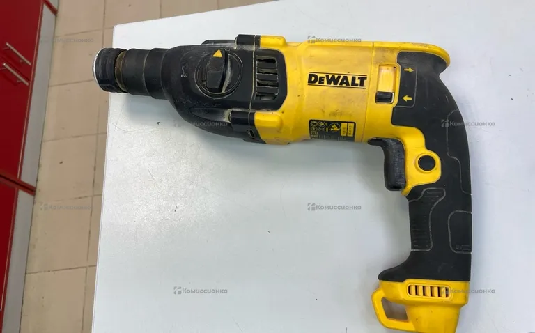Перфоратор Dewalt D25133
