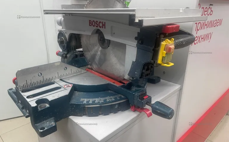 Торцовочная пила Bosch GTM 12