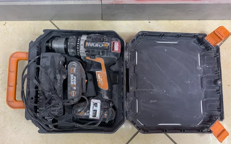 Аккумуляторная ударная дрель-шуруповерт Worx WX373