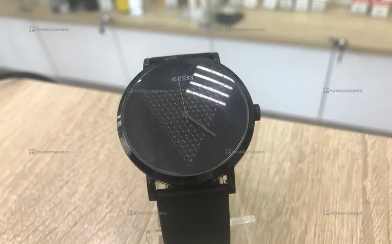 Часы  Guess