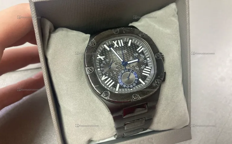 Часы  guess