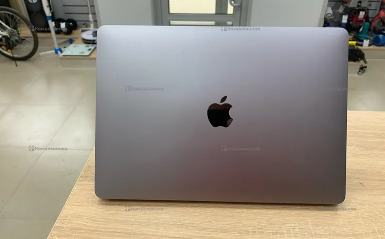 Ноутбук  MacBook 13 M1 2020 8/256