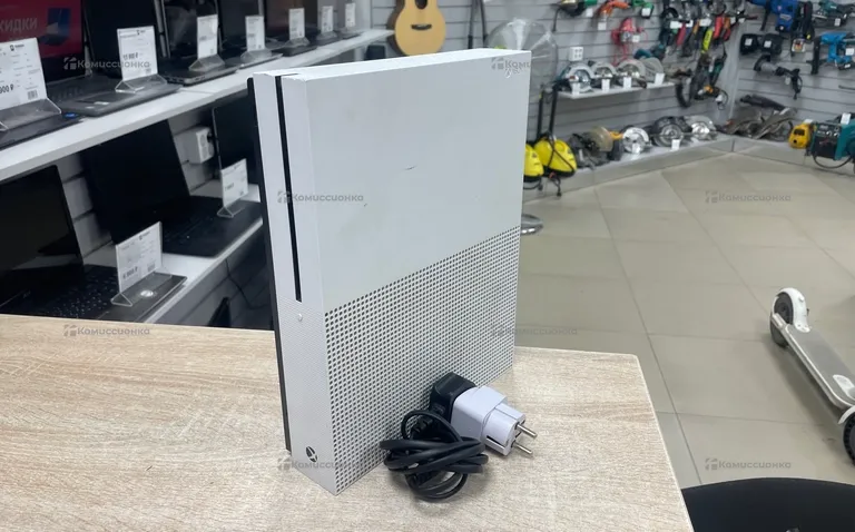 Приставка Xbox One S 1Tb