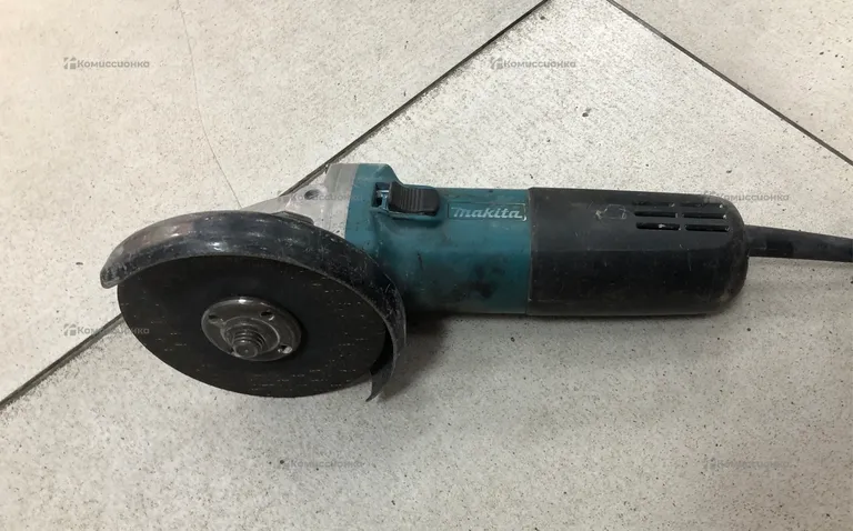 УШМ Makita 9558HN.