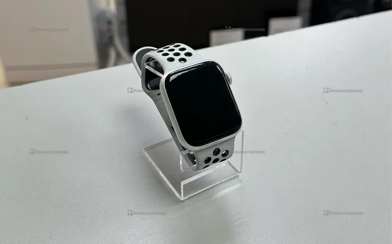 Часы  Apple Watch Series 5 44mm