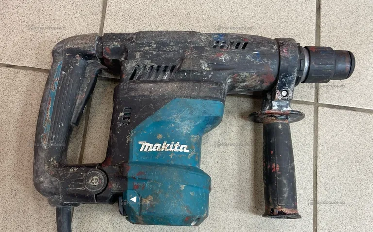 Перфоратор Makita HR3001C