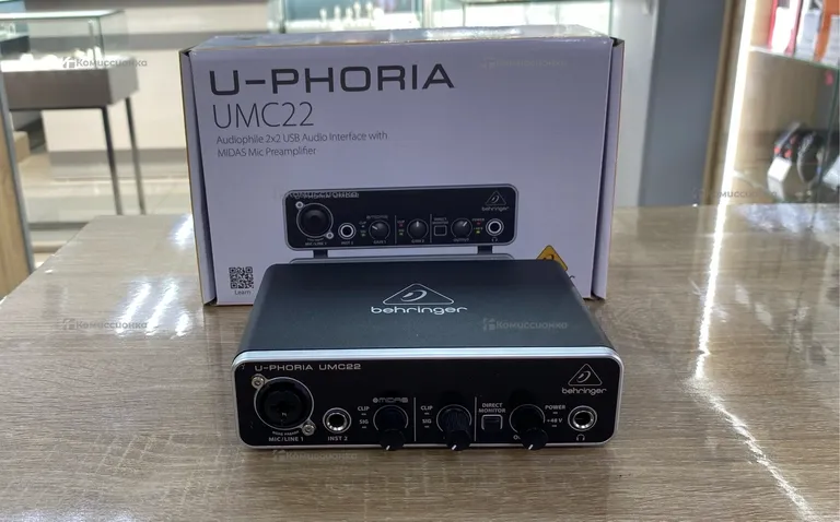 Внешняя звуковая карта BEHRINGER UMC22