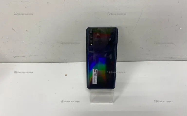 Huawei Y8p 4/128 ГБ.