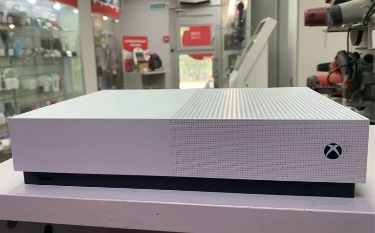 Приставка Xbox One S 1Tb