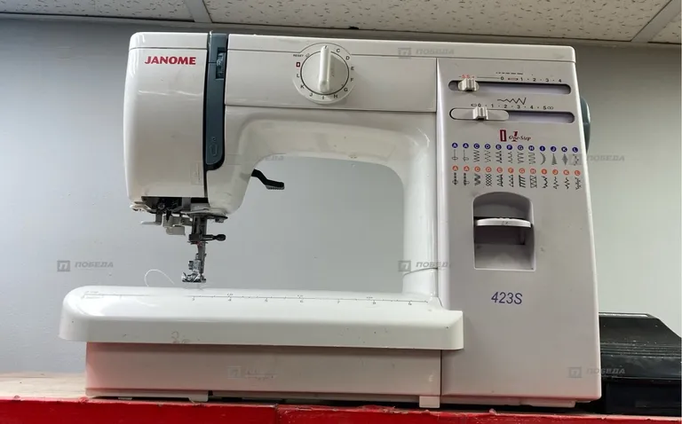 Швейная машина Janome 423S