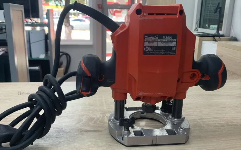 Фрезер Makita M3601