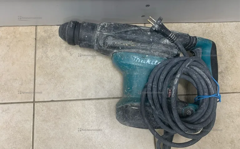 Перфоратор makita HR3210C