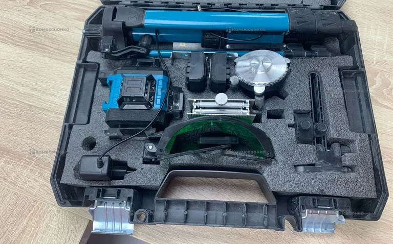 Лазерный уровень Makita green