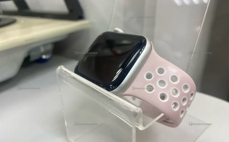 Часы Apple Watch SE 44mm 1Gen