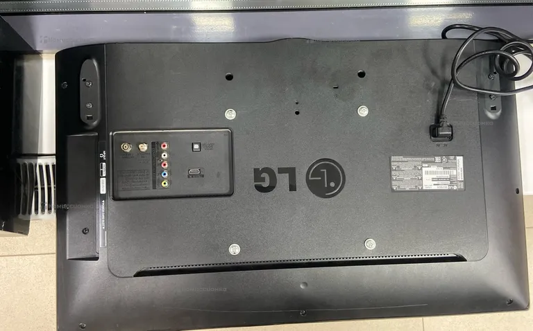 LG 32LF562U
