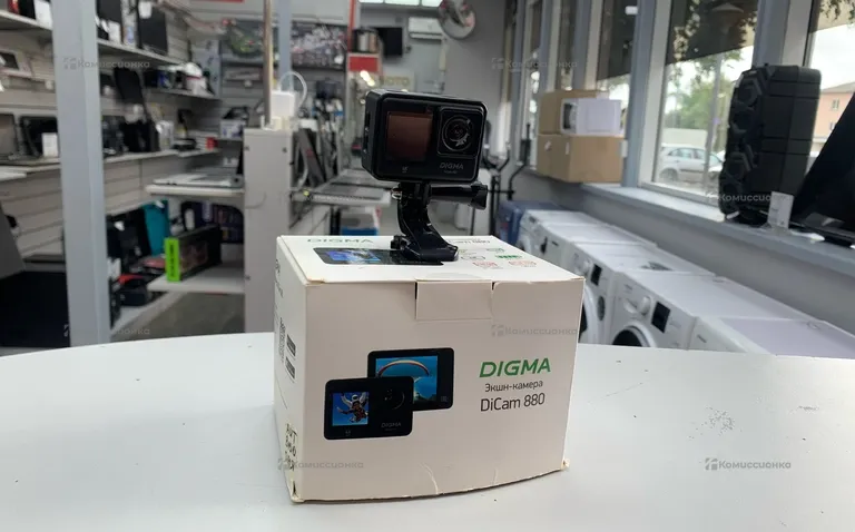 Экшн камера Digma Dicam 880