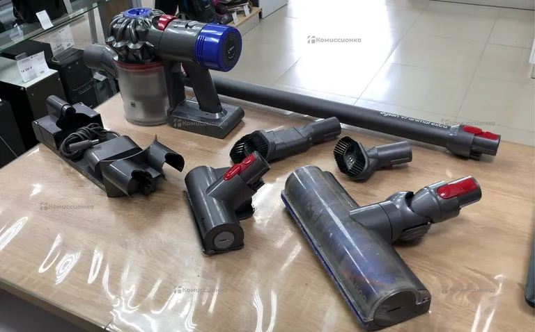 Пылесос Dyson V7