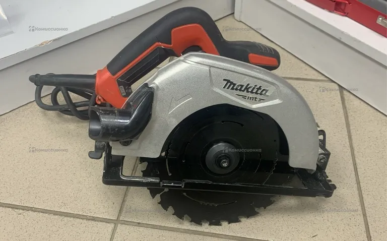 Дисковая пила makita M5802
