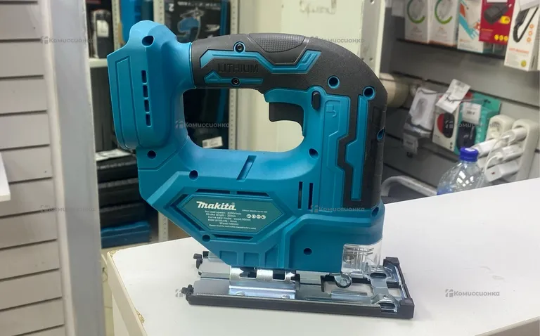 Электрический лобзик Makita 4329