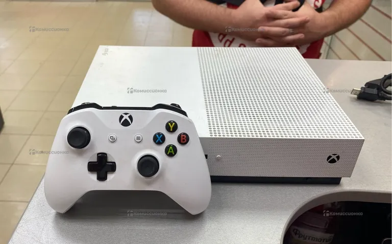 Приставка Xbox one s 1 tb