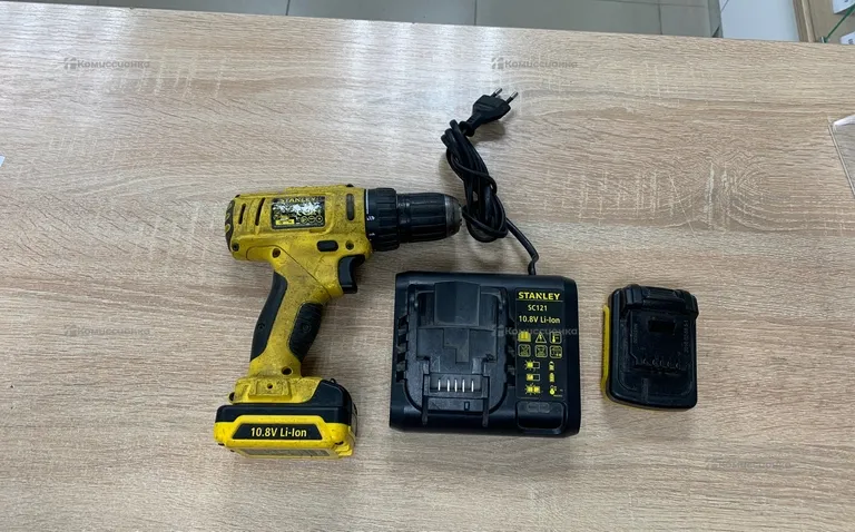 Дрель-шуруповерт Stanley SCD708