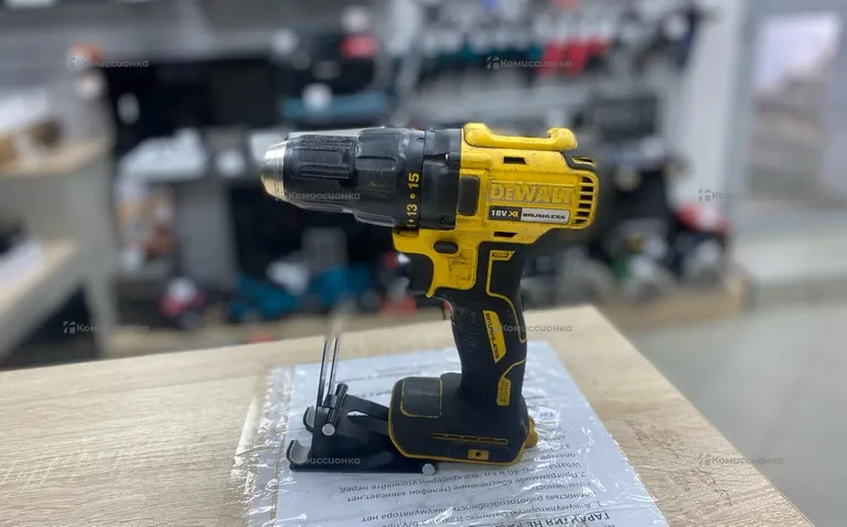 шуруповерт Dewalt DCD7771