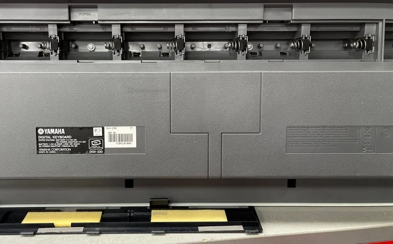 Синтезатор Yamaha DGX-230