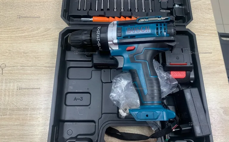 шуруповерт Bosch brushless drill