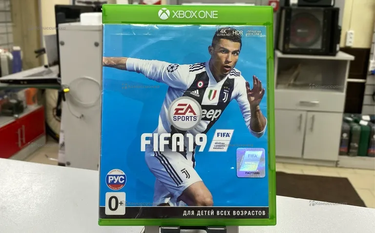 Диск на Xbox one FIFA 2019