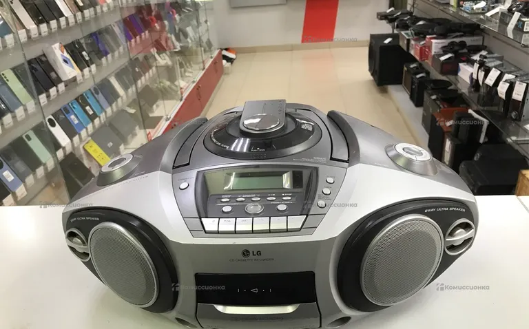 Музыкальный -  LG CD-M373