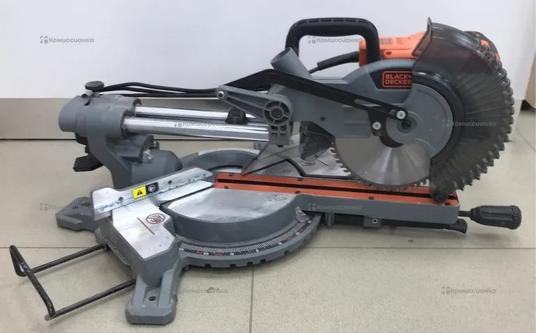 торцовочная пила Black decker bes700