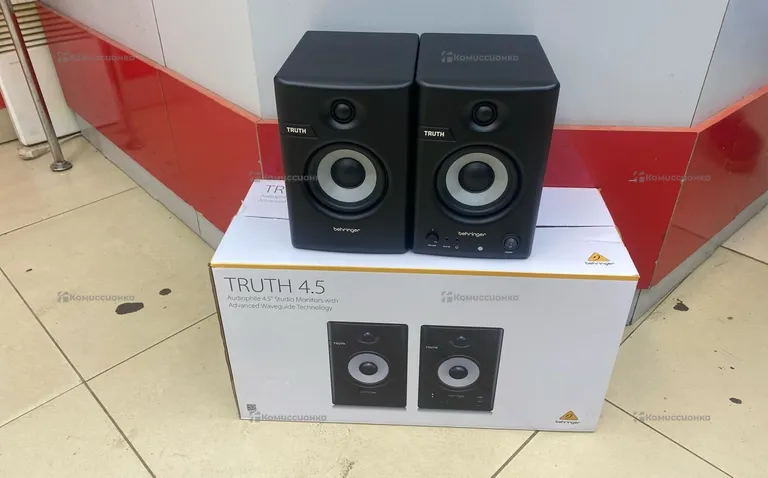 Колонка Behringer Truth 4.5
