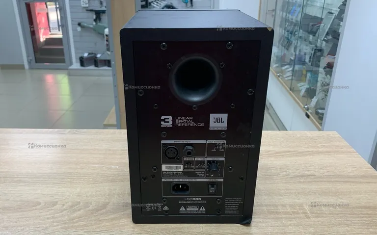 Колонка  JBL LSR 305