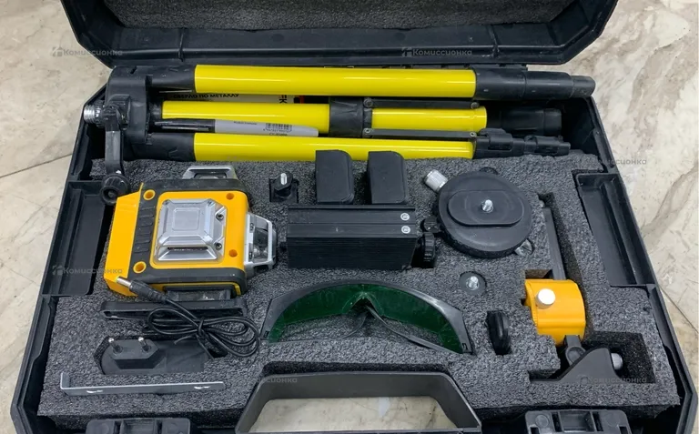 Лазерный уровень DeWalt (реп)